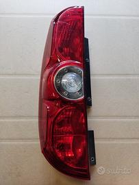 Fanale posteriore sinistro FIAT DOBLO del 2011