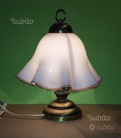 Lampada da tavolo in vetro soffiato rosa modellato