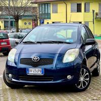 Auto Toyota Yaris 1.3 Benzina