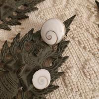 Anello bianco di argento econchiglia n.18/19