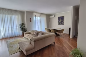 APPARTAMENTO QUADRILOCALE RISTRUTTURATO (centro)