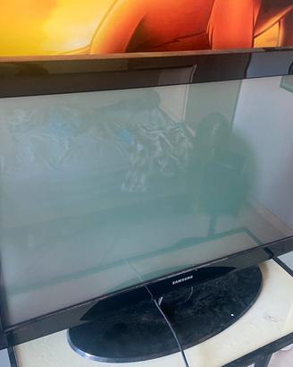 TV Samsung 40" LCD (No Smart)