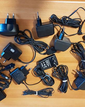 SET ALIMENTATORI CELLULARI VARIE MARCHE (11 pezzi