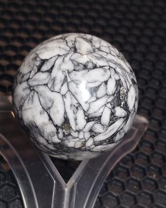 Sfera in pietra Pinolite