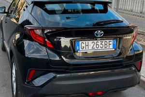 Auto Toyota ibrida cambio automatico