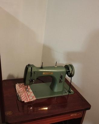 macchina da cucire Necchi Diamant con mobiletto