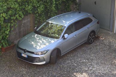 Volkswagen Passat Variant eHybrid 270 CV – 2025