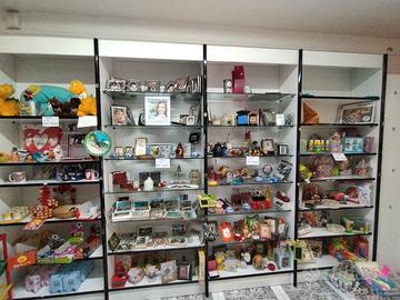 Scaffali per negozio usati 