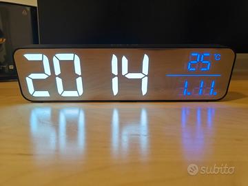 Sveglia LED digitale da comodino 