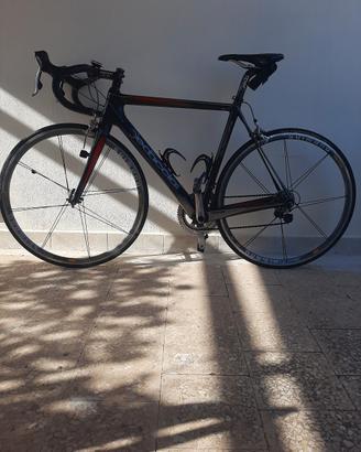 bici da corsa dedacciaio  tutta in carbonio