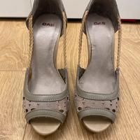 Décolleté in pelle