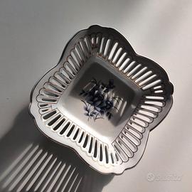 ciotola o piccolo vassoio in porcellana traforata