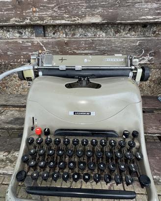 macchina da scrivere meccanica (vintage, Olivetti
