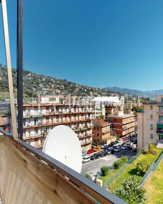 SPLENDIDO QUADRILOCALE CON DOPPIO BALCONE!