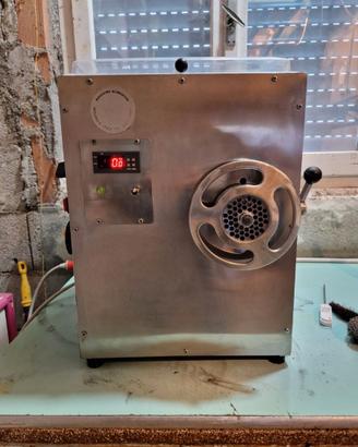 TRITACARNE REFRIGERATO POCO USATO