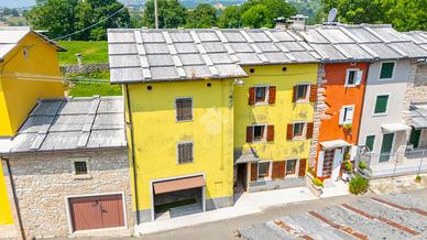 CASA DI CORTE A ERBEZZO