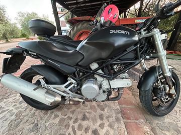 Ducati Monster 620 dark