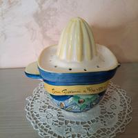 Vecchio spremiagrumi in ceramica dipinto a mano 