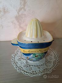 Vecchio spremiagrumi in ceramica dipinto a mano 