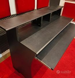 Studio Desk con 8 unità rack e ripiano estraibile