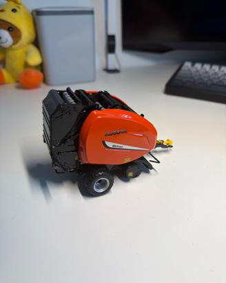 SIKU IMBALLATRICE KUBOTA 1:32