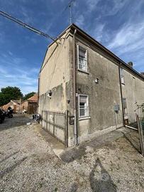 Casa indipendente di 70 m² con 4 locali e box auto