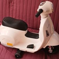 Piaggio Mini Vespa elettrica per bambini.