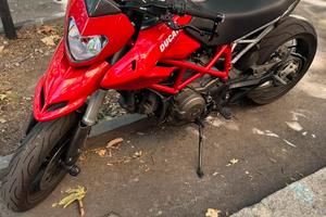 Ducaty hypermotard 796 2010