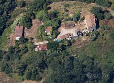 Rustico / Casale di 580 m² con più di 5 locali a L