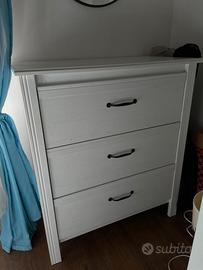 Cassettiera IKEA bianca con 3 cassetti