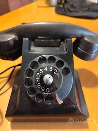 telefono nero vintage a disco in bachelite .