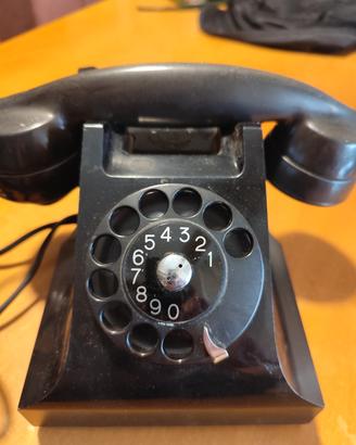 telefono nero vintage a disco in bachelite .