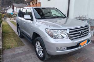 Toyota land Cruiser 200
