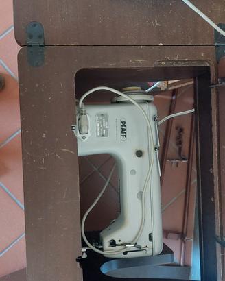 Macchina da cucire Pfaff modello 260 