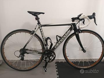 Bicicletta da strada Cannondale in carbonio