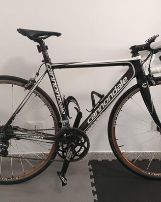 Bicicletta da strada Cannondale in carbonio