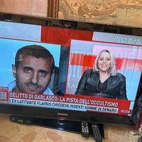 Tv samsung con piedistallo in vetro