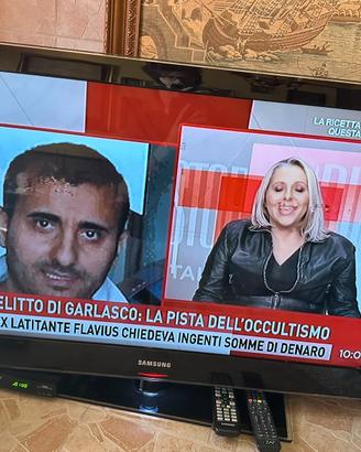 Tv samsung con piedistallo in vetro