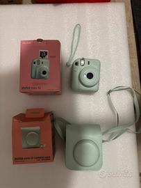 Instax mini 12 con custodia