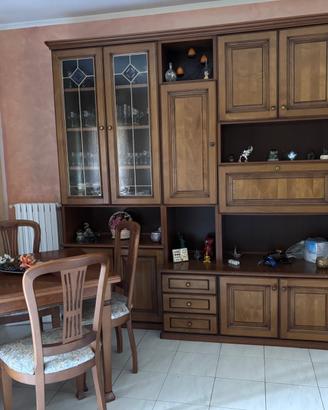 Mobile salotto e tavolo con 4 sedie
