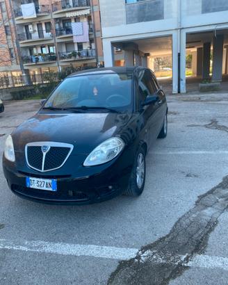 Lancia y