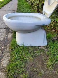 Wc con coperchio