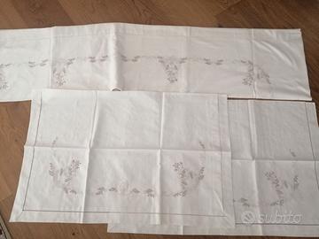 Lenzuolo matrimoniale ricamato a Mano fine anni 60