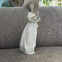 Statuina Nao by Lladro