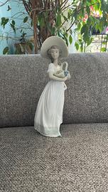 Statuina Nao by Lladro