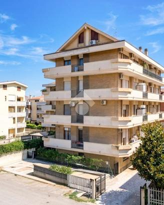 3 LOCALI A FRANCAVILLA AL MARE