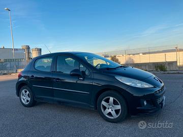 Peugeot 207 - 2011