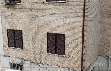 Vendiamo comodo appartamento al piano rialzato