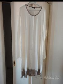 Camicia da notte Andra in viscosa, bordo in raso