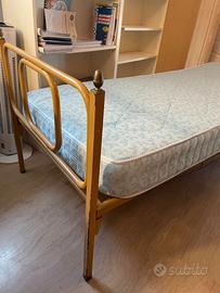 2 letti singoli con rete/doghe + 1 materasso